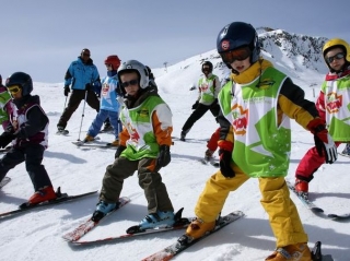  儿童滑雪改进课程 